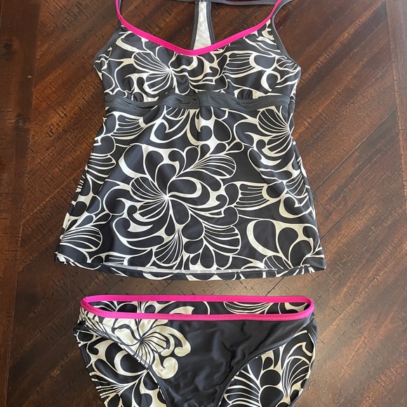 Athleta 3 Piece Swimsuit- Reversible! - Picture 3 of 7